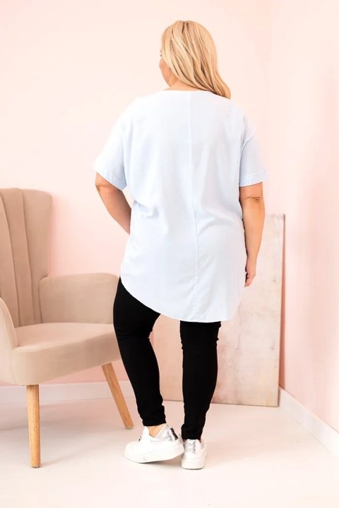 Bluzka damska Plus Size z wiskozy z kwiatowym nadrukiem i napisem niebieska