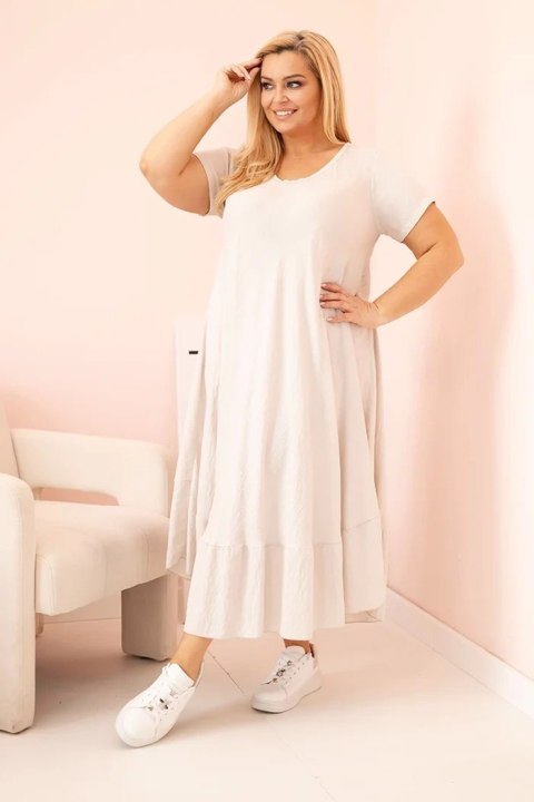 Sukienka damska plus size z krótkim rękawem i falbaną z lekkiej wiskozy beżowa