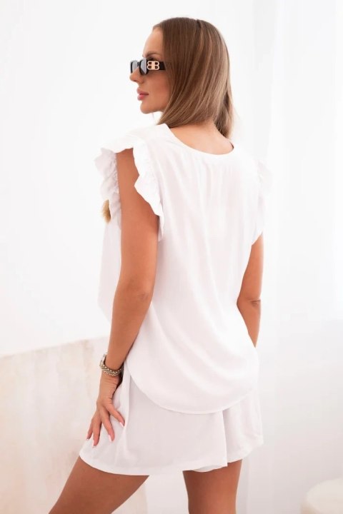 Komplet damski z wiskozy bluzka z falbankami i krótkie szorty biały