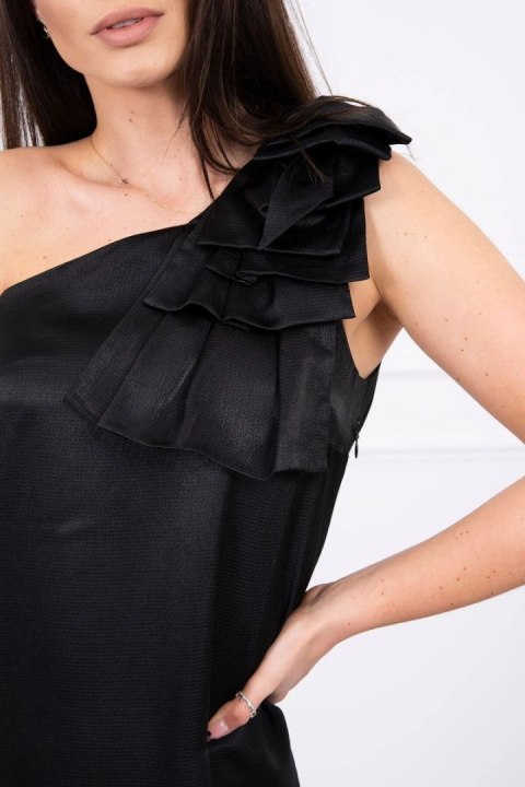 Elegancka czarna sukienka z ozdobną kokardą na ramieniu