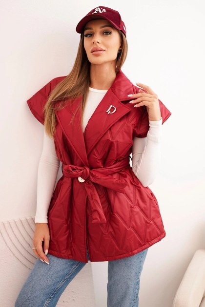 Kamizelka damska pikowana z paskiem i szerokim kołnierzem bordowa