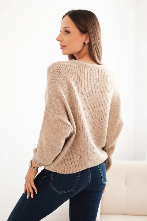 Sweter damski z dekoltem V i guzikami camelowy