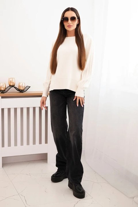 Sweter damski wiskozowy z długim rękawem i rozcięciem po bokach ecru