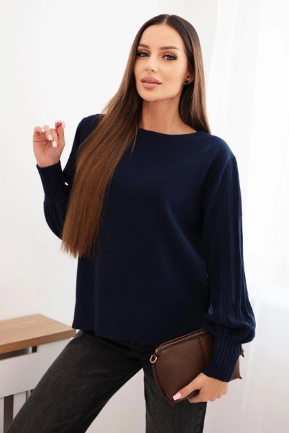 Sweter damski wiskozowy z długim rękawem i rozcięciem po bokach granatowy