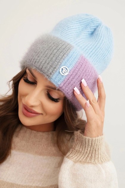 Czapka damska kolorowa z wiskozy z ozdobnym guzikiem niebieski + szary