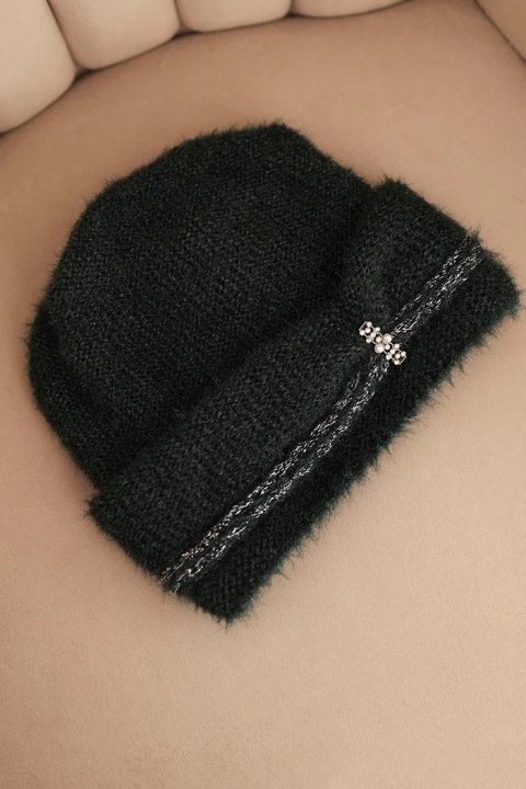 Czapka damska zimowa puszysta z perełkami i ozdobnym splotem ciemno zielona