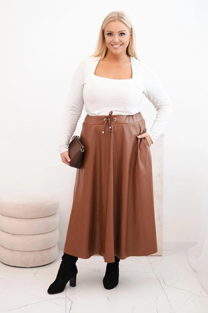 Spódnica damska Plus Size z ekoskóry z gumką i troczkiem w pasie camelowa