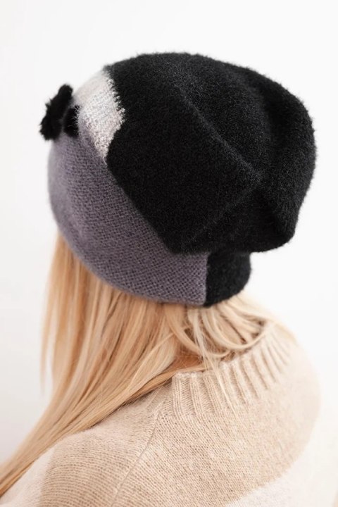 Czapka damska elegancka z futrzanymi ozdobami i brokatowym paskiem czarna