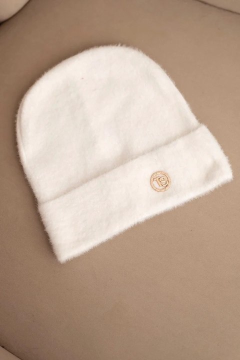 Czapka damska miękka z alpaki z ozdobną blaszką ecru