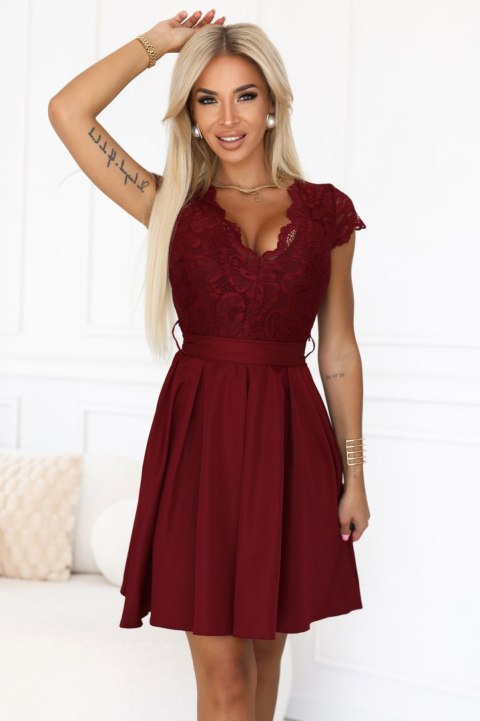 242-5 ANNA Koronkowa sukienka z dekoltem i rozkloszowaną spódnicą - bordowa