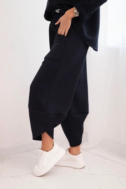 Komplet damski dresowy z grubszego materiału z szerokimi nogawkami granatowy