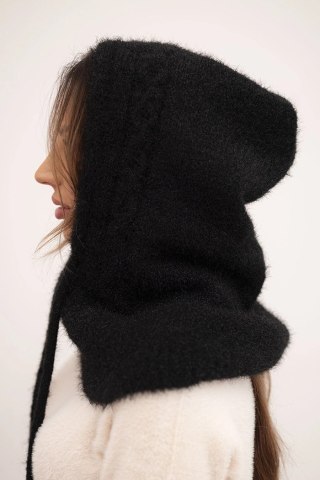 Czapka kaptur damski z wiązaniem i warkoczowym splotem czarna