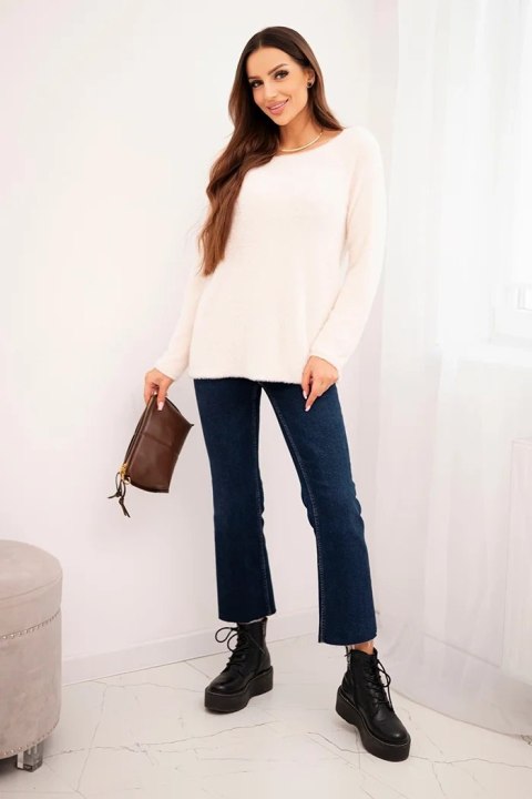 Sweter damski z miękkiej dzianiny z okrągłym dekoltem beżowy