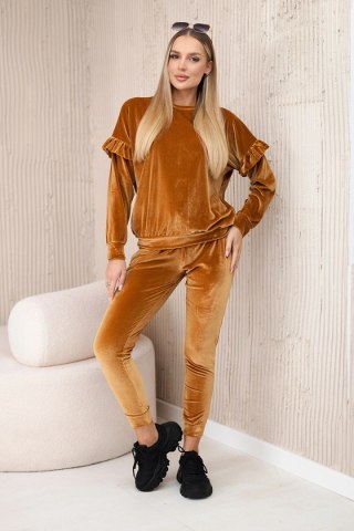 Komplet welurowy z falbankami camelowy