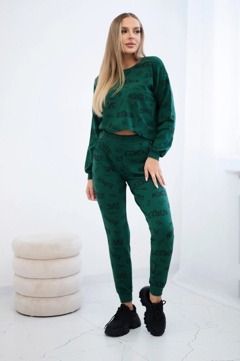 Stylowy zielony komplet dresowy damski z modnymi napisami