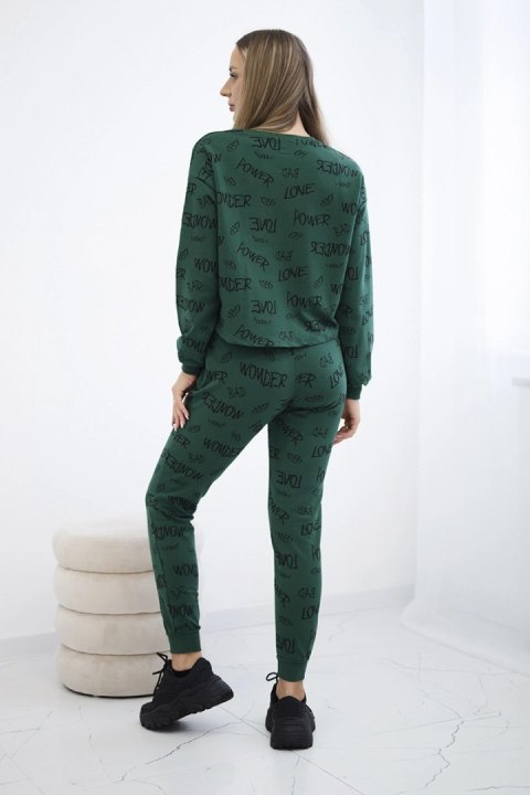 Stylowy zielony komplet dresowy damski z modnymi napisami