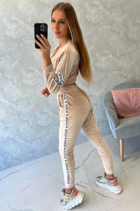 Komplet welurowy z napisem Queen beżowy