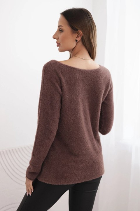Sweter damski z miękkiej dzianiny z okrągłym dekoltem camelowy