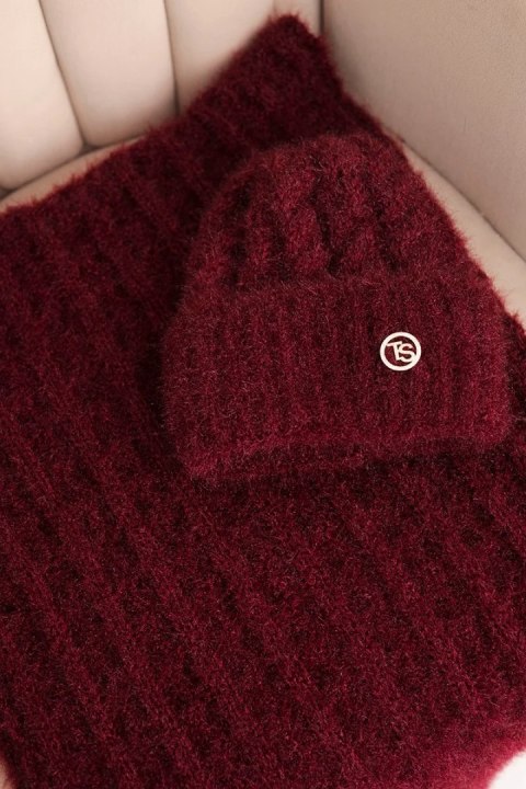 Komplet damski czapka i szalik prążkowany z ozdobą bordowy