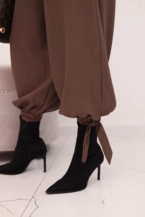 Spodnie damskie z szeroką nogawką i wiązaniem u dołu mocca